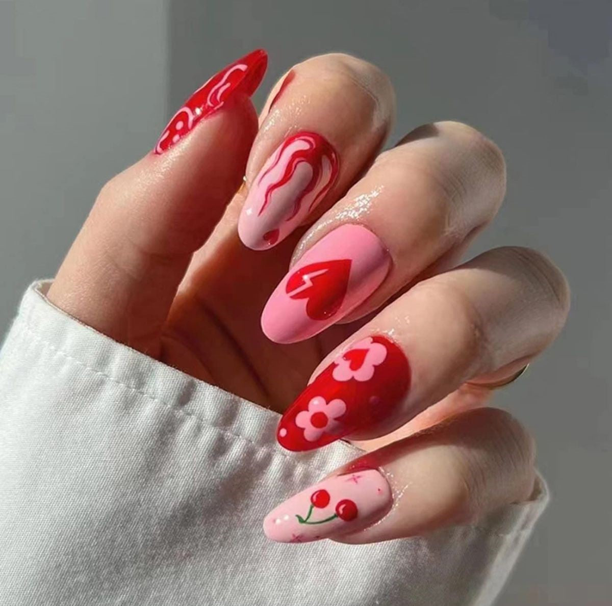 Cupid's Kiss - Medium Almond Shaped Pink & Red Emojis Accents